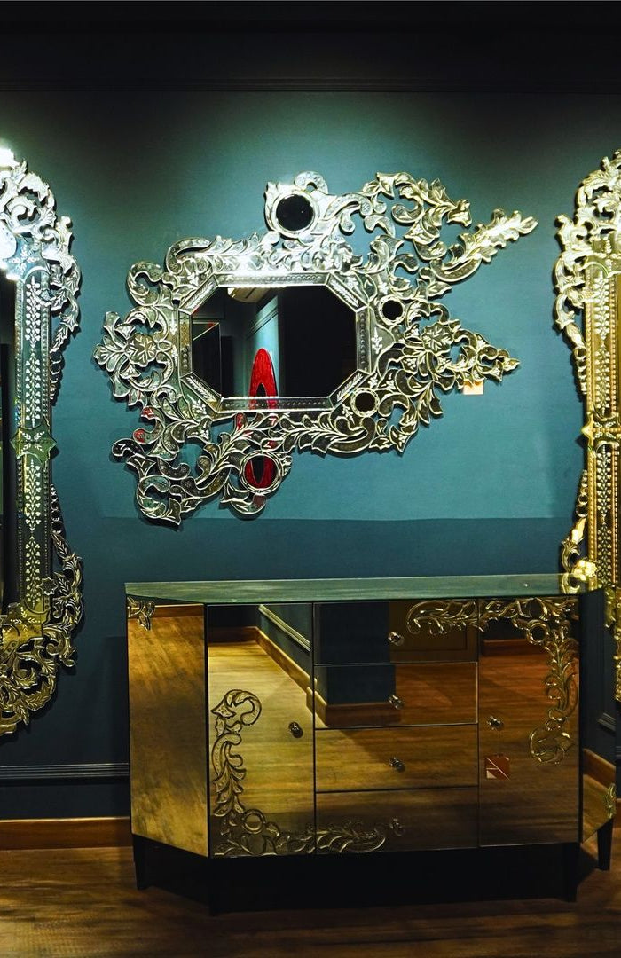 <h1>Read the Story about Glamour Mirror</h1>